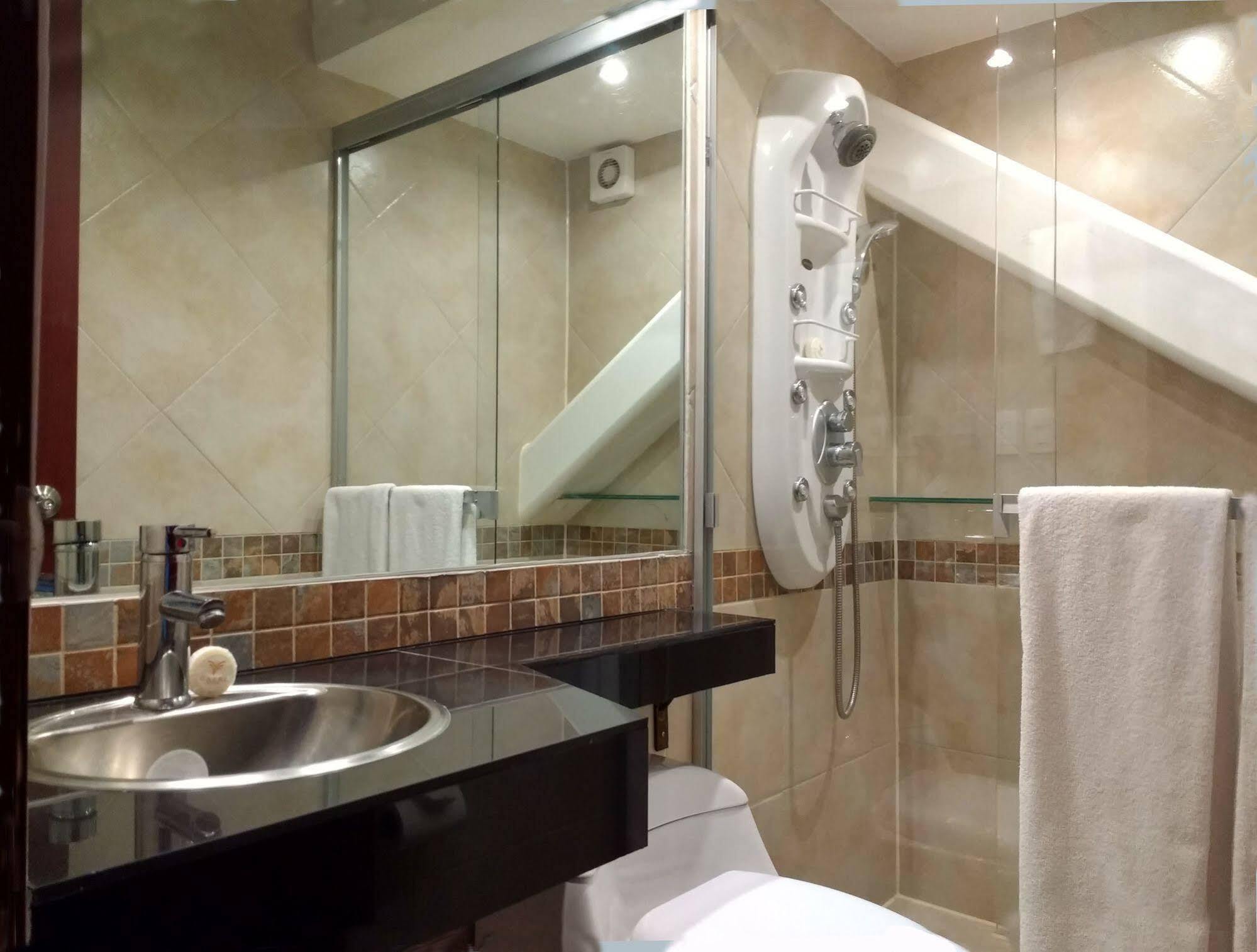 Suites Capri Reforma Angel 380 Мехіко Екстер'єр фото